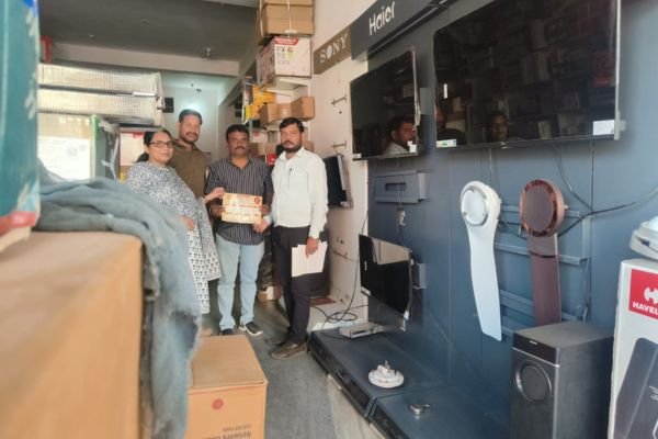 जीएसटी बचत उत्सव के तहत आसपुर मे अधिकारियो ने व्यापारी वर्ग व आमजन से संम्पर्क