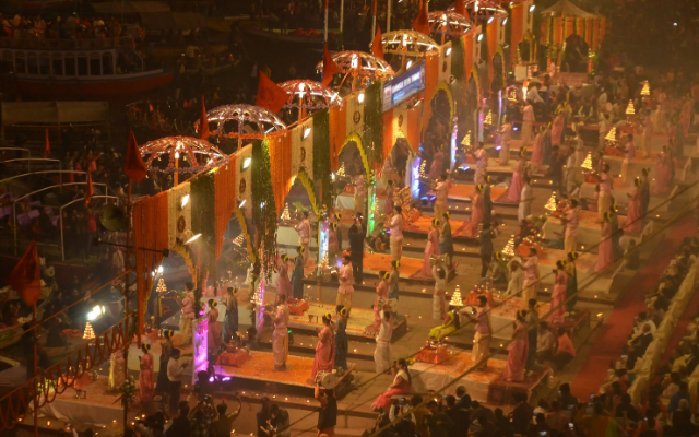 25 लाख दीपों से मनी देव दीपावली, Kashi में दिखा स्वर्ग का नजारा और सीएम योगी…