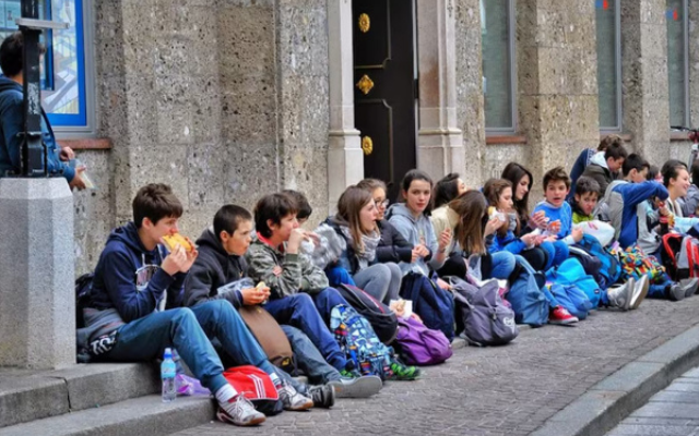 England ने स्कूल के सेलेब्स में किया ये बदलाव, भारत में भी उठाने लगी मांग…