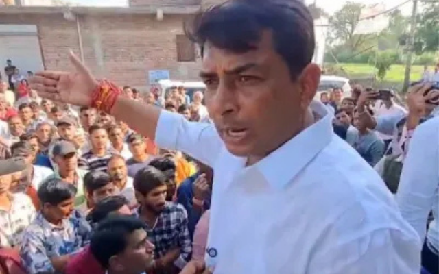 Anta by-Election: शांतिपूर्ण मतदान के बीच हुआ बवाल, कीचड़ में धरने पर बैठे प्रत्याशी…